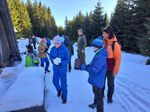 Náhled fotogalerie: TRADIČNÍ POCHOD NA SNĚŽKU - 17.12.2023